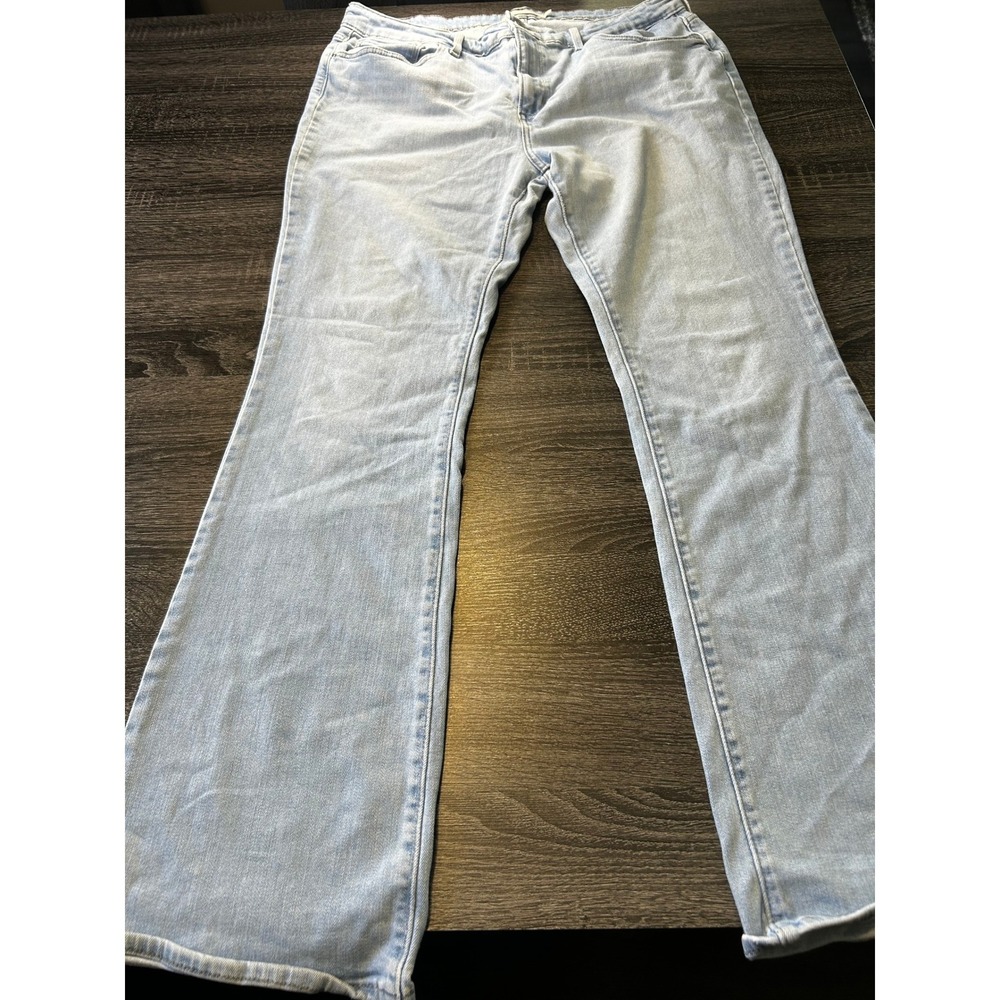 Levi's Women's‎ Light Wash Bootcut Jeans Size 34 Stretch Denim Mid Rise Classic
